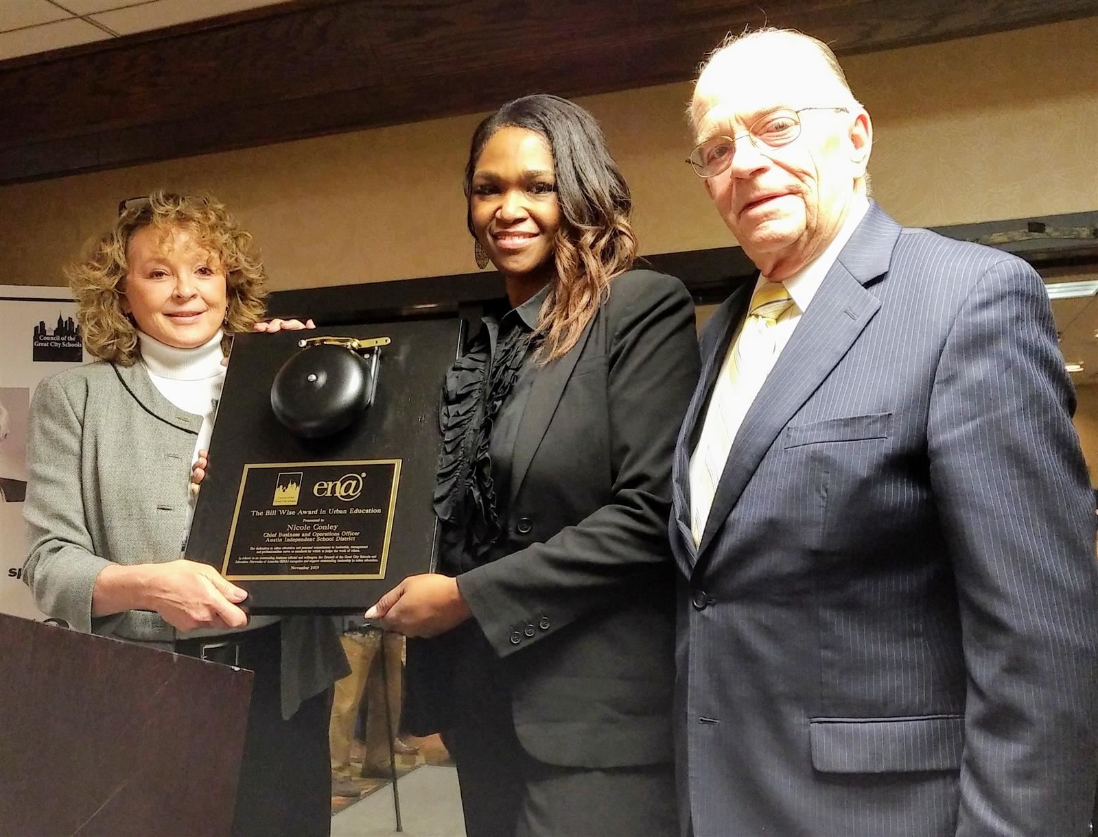Bill Wise award winner Nicole Conley (center)